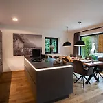 Private & Garden Alpi Mit Sauna Und Whirlpool * ガルミッシュ・パルテンキルヒェン